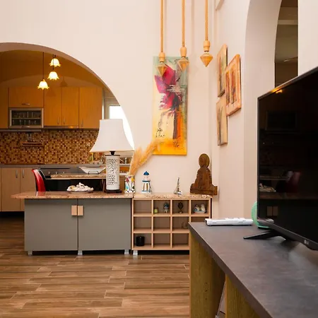 Mikoniatika Family House 2br 2 Baths Living